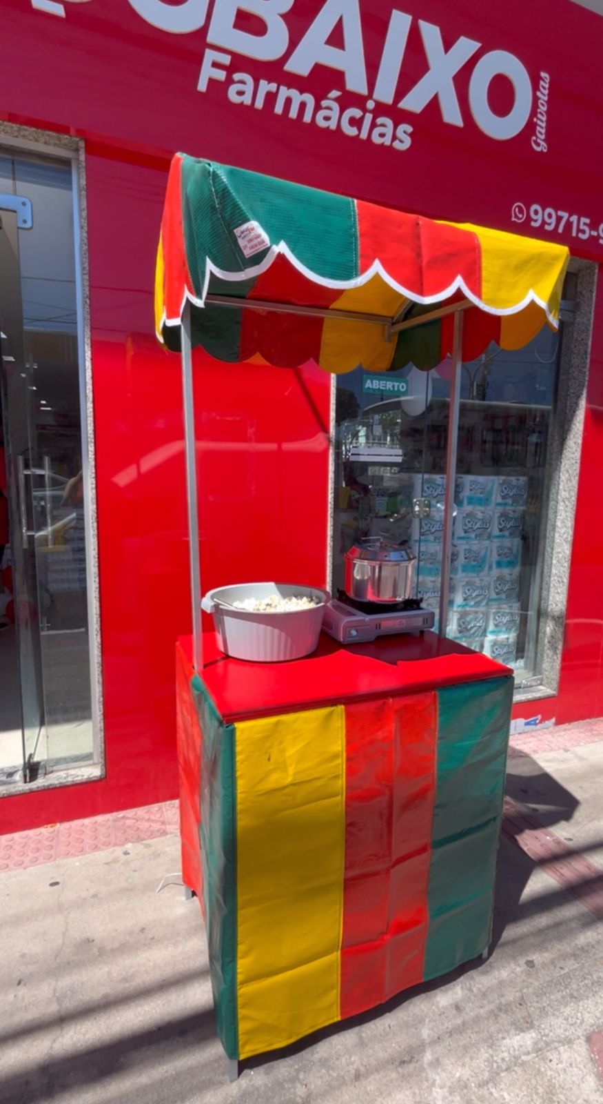 Carrinho de pipoca quentinha
